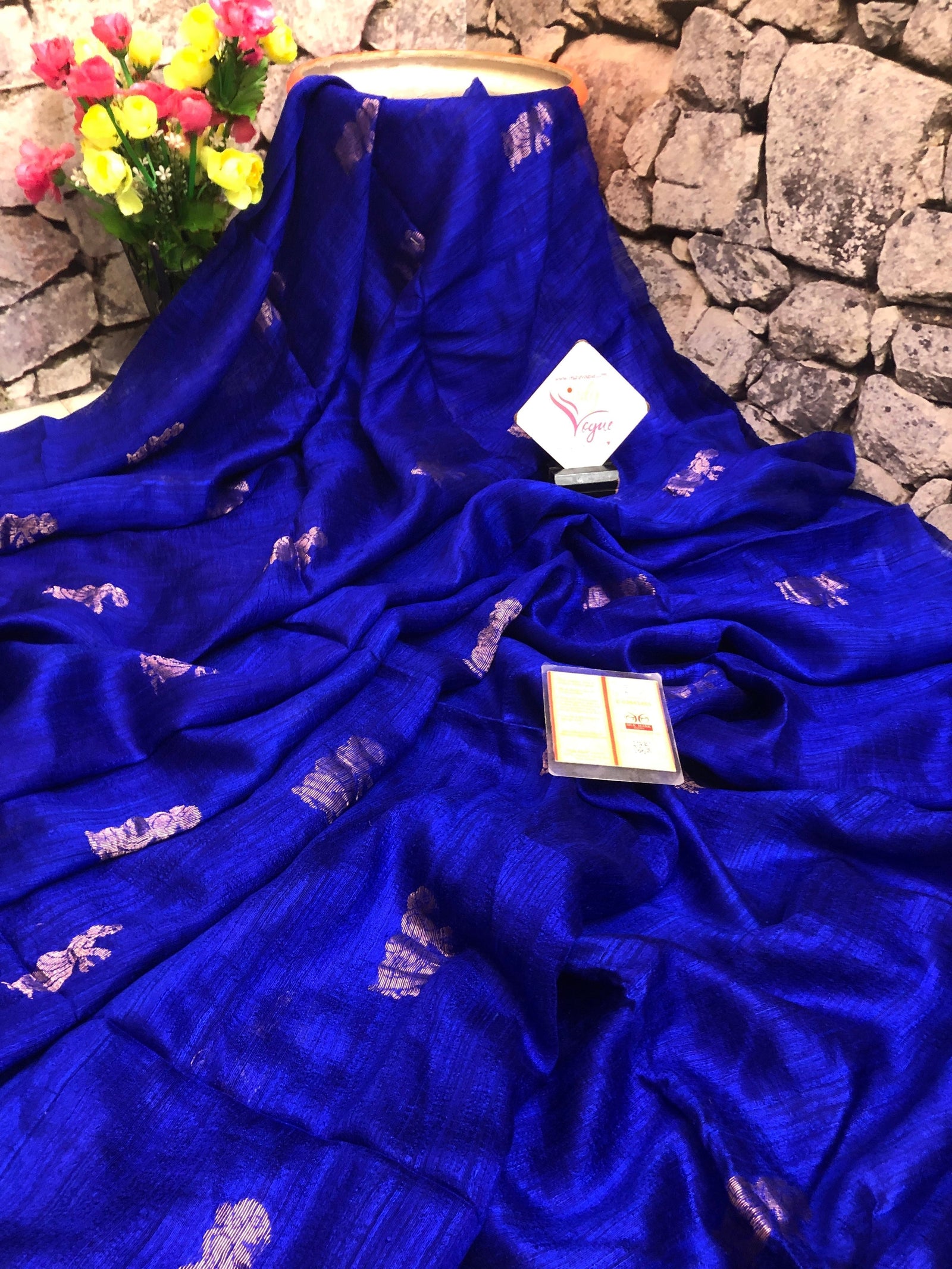 Dark Midnight Blue Color Matka Handloom with Baluchari Design Allover
