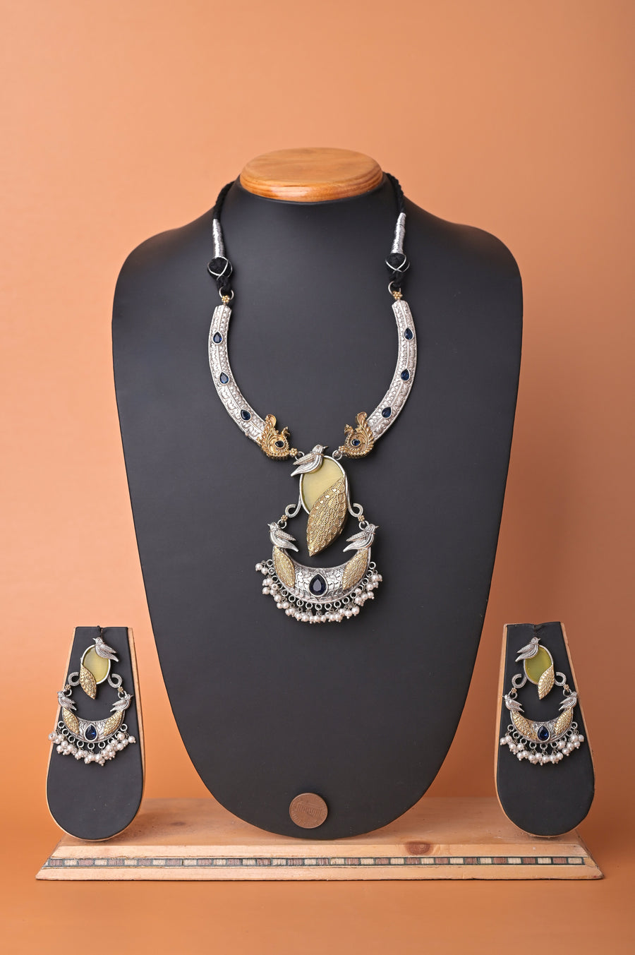 Dual Tone Long Collar Necklace Set with Monalisa Stone and Pearl Work