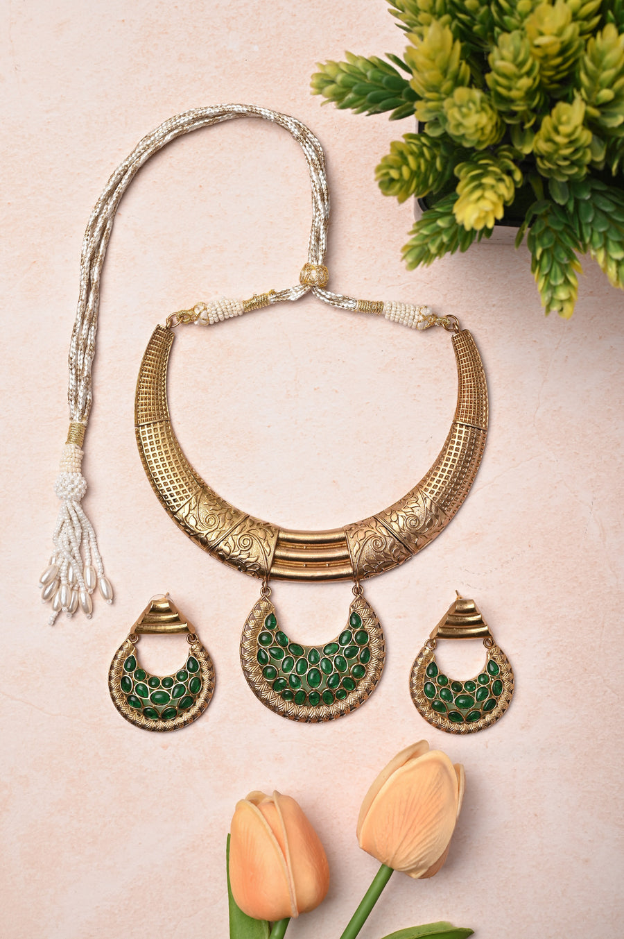 Golden Metal Hansuli Style Collar Necklace Set with Monalisa Stone