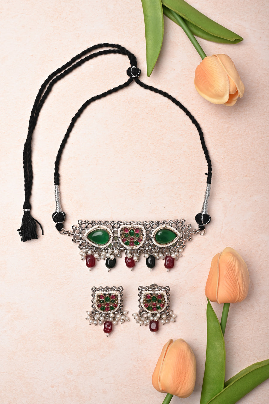 Silver Choker Necklace Set with Kundan and Monalisa Stonework