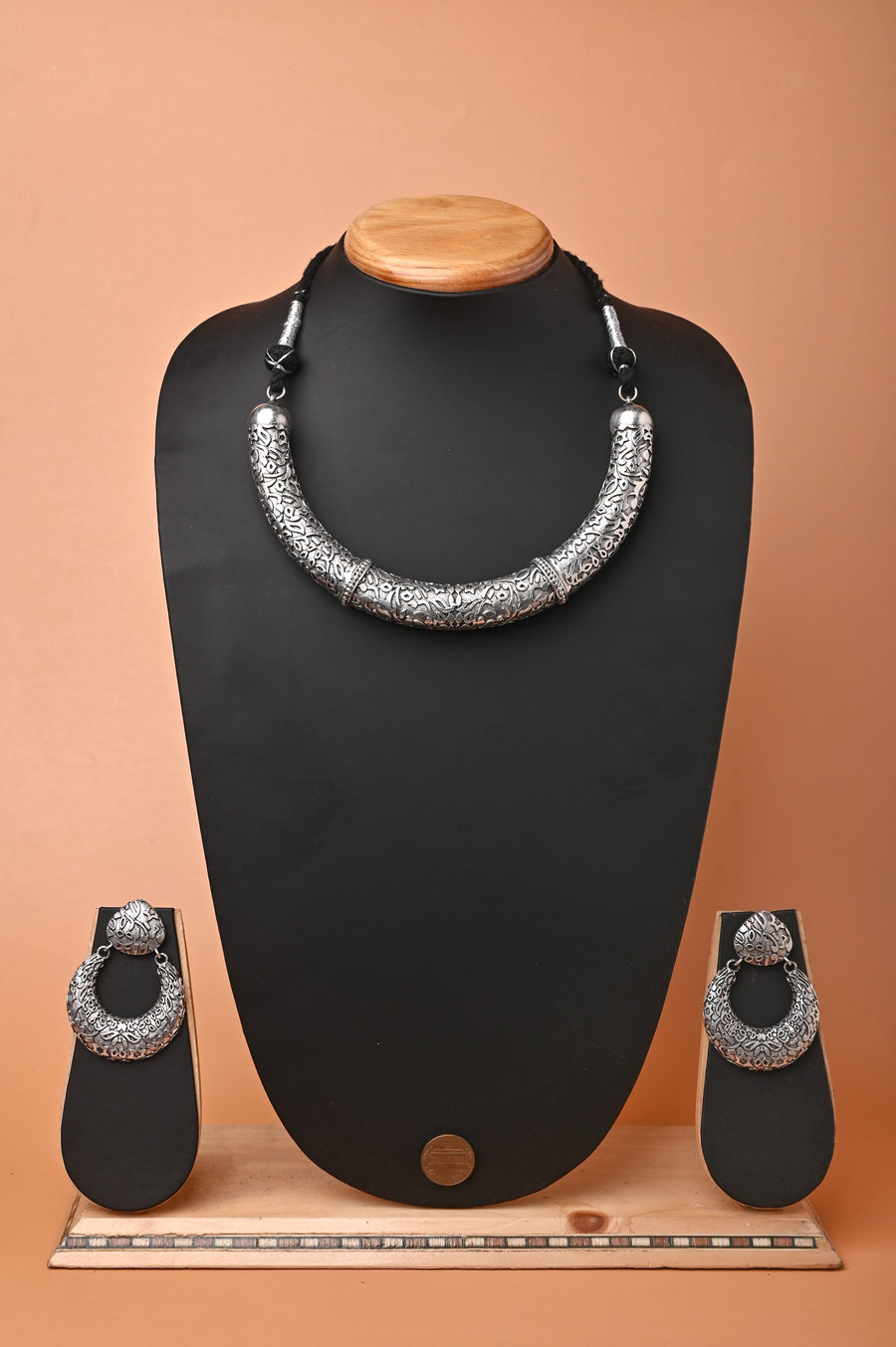 Silver Metal Boho Style Hansuli Necklace Set