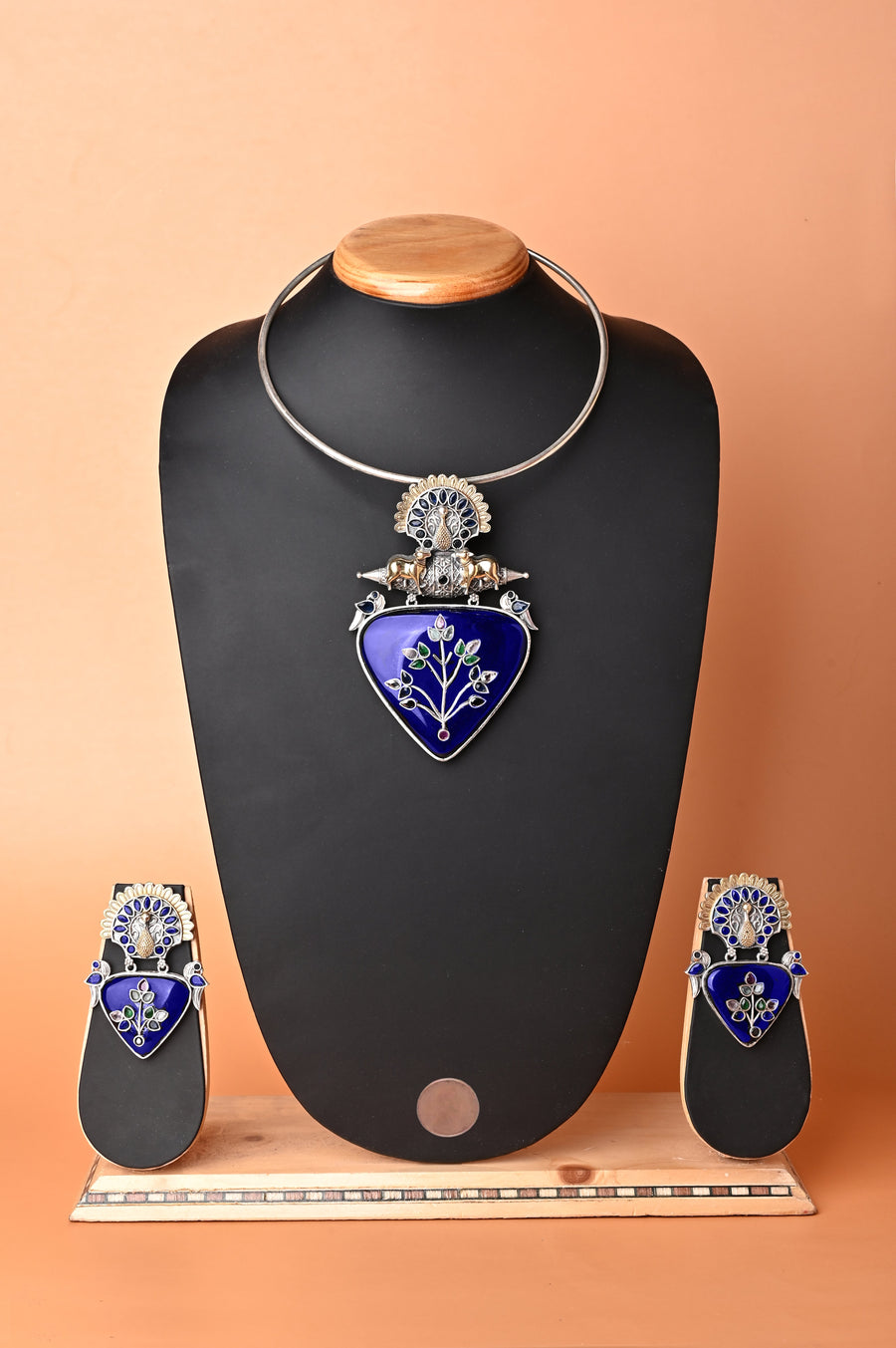 Silver Metal Hansuli with Blue Color Heart Shaped Monalisa and AD Stone