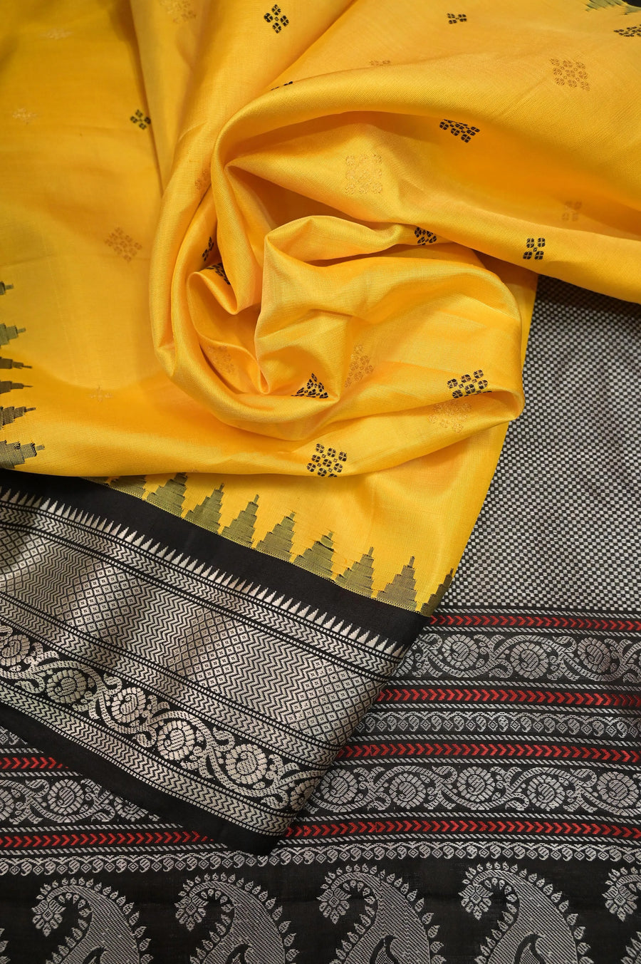 Zero Zari Gadwal Silk Saree in Yellow and Black Color and Allover Thread Woven Work and Temple Border