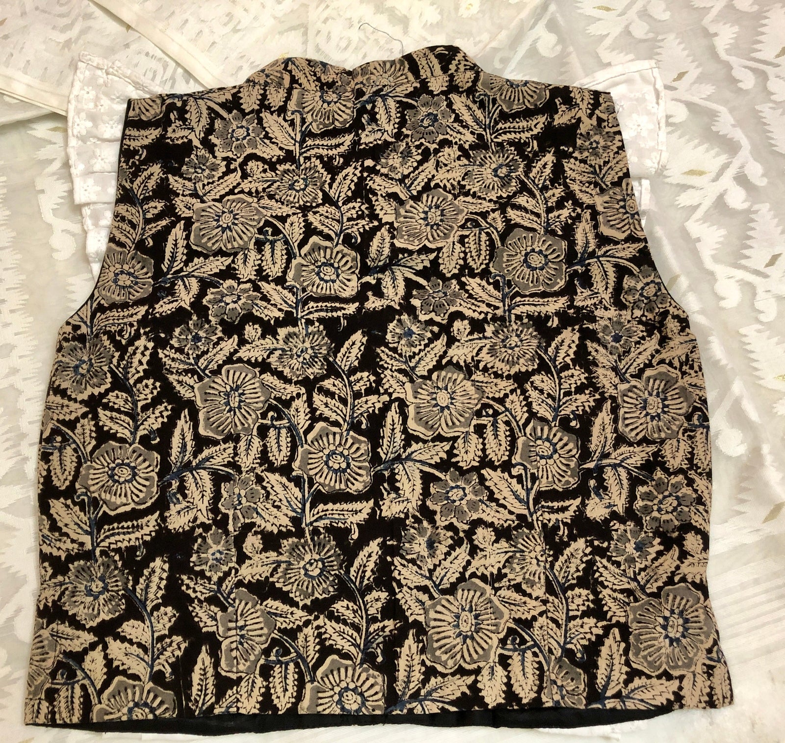 Designer Kalamkari Print Blouse with White color Cotton Frill