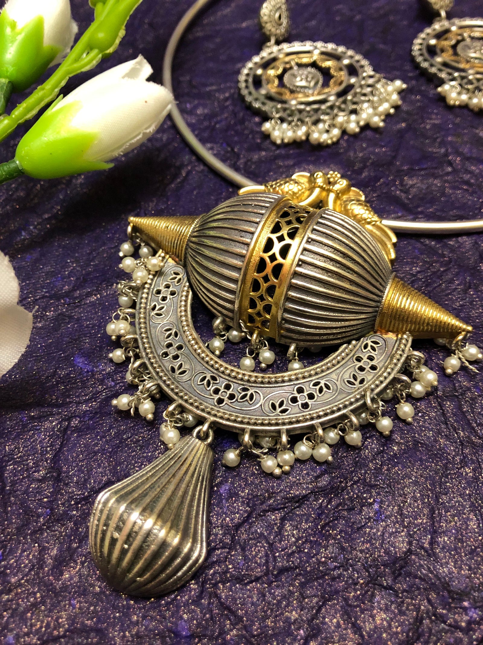 Dual Tone Silver Metal Hansuli Necklace Set