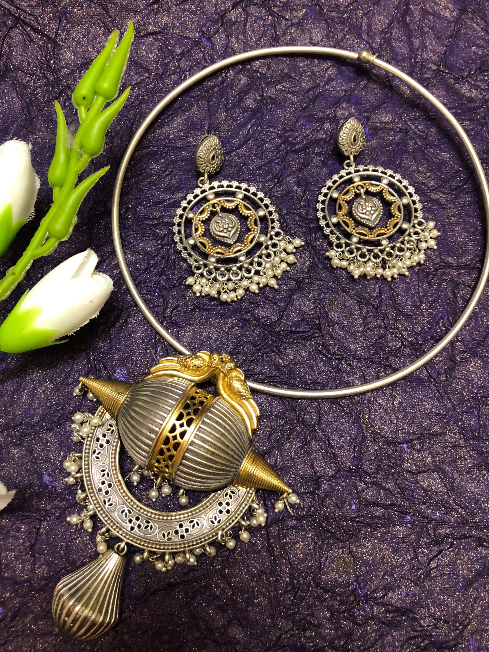 Dual Tone Silver Metal Hansuli Necklace Set