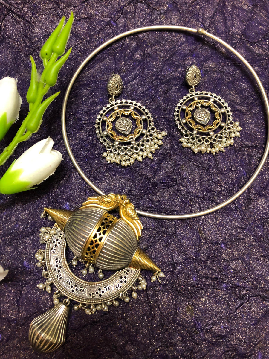 Dual Tone Silver Metal Hansuli Necklace Set