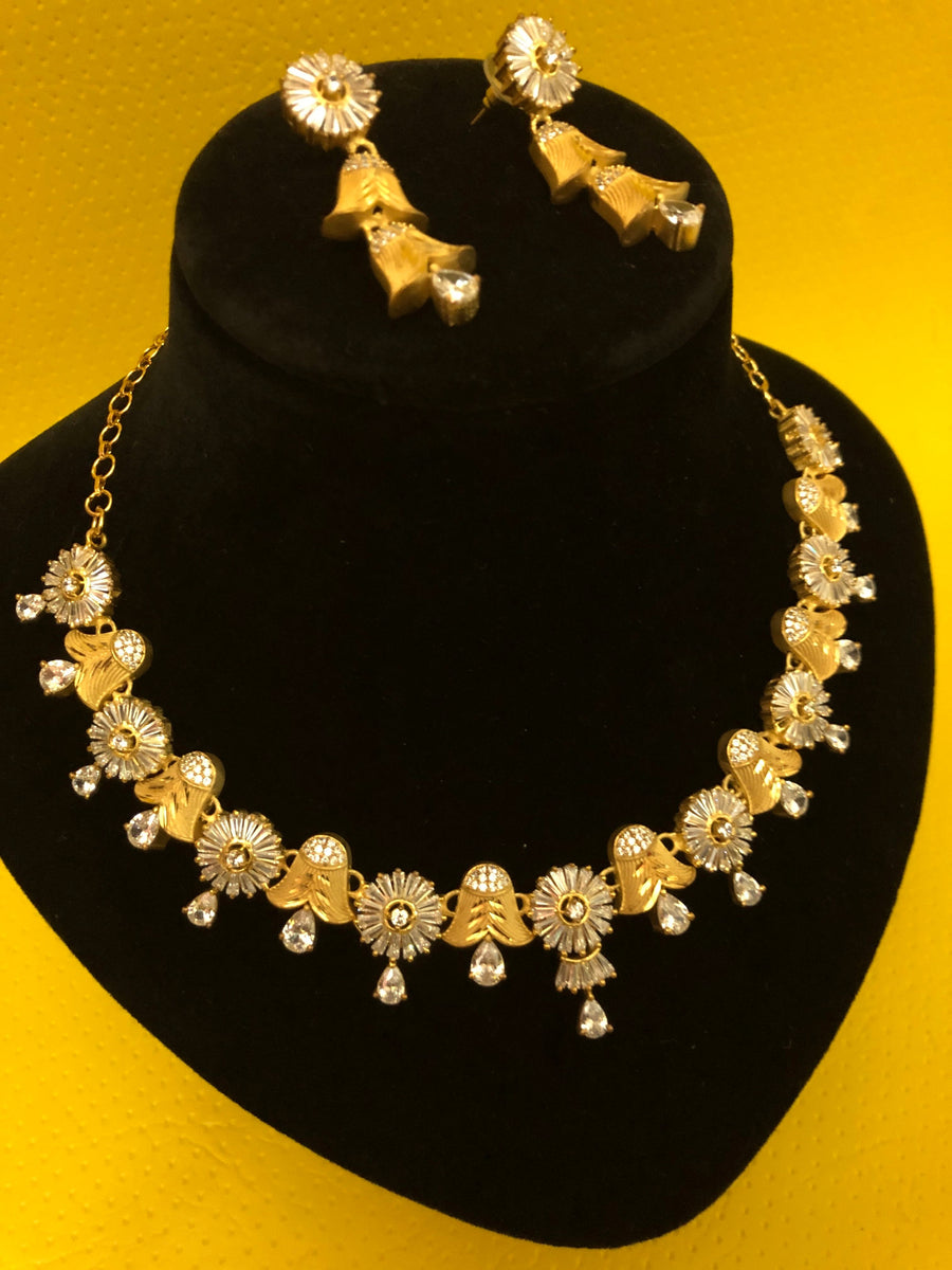 Floral Multipendant Golden Necklace Set