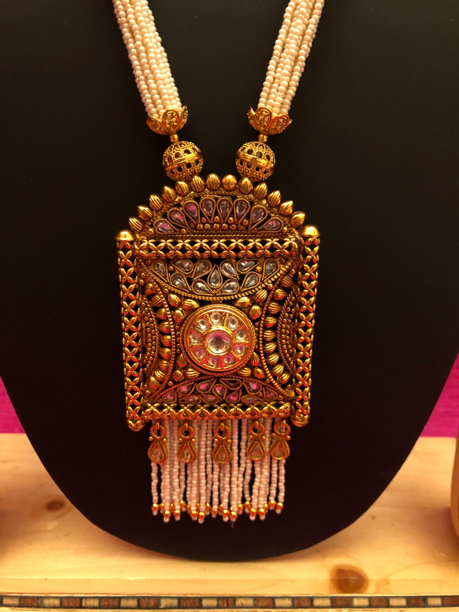 Large Jarawa Pendant Shelley Long Necklace Set