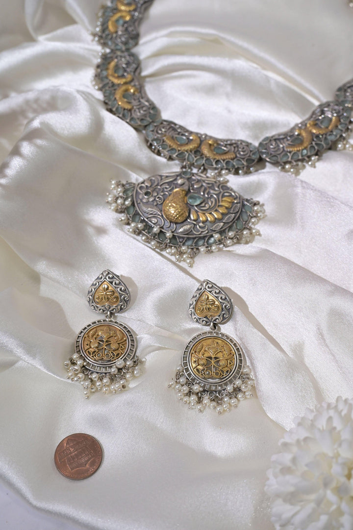 Dual Tone Collar Necklace Set with Dual Tone Monalisa Stone Work