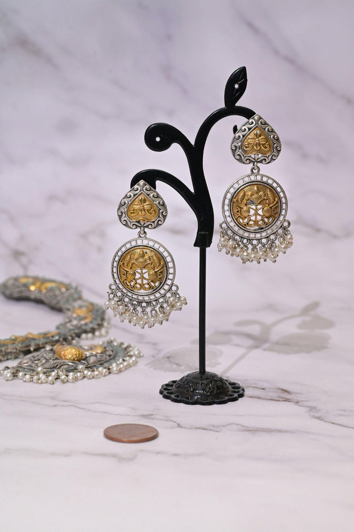 Dual Tone Collar Necklace Set with Dual Tone Monalisa Stone Work