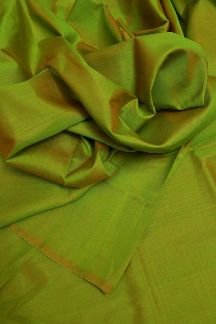 Green and Orange Dual-Tone Bishnupur Silk Saree with Hand Batik Blouse Piece