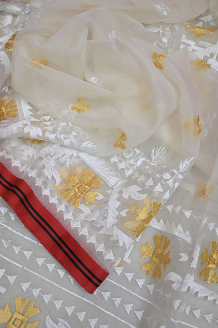 Offwhite Color Muslin Jamdani Saree with Machine Embroidered Work and Chikankari Blouse Piece