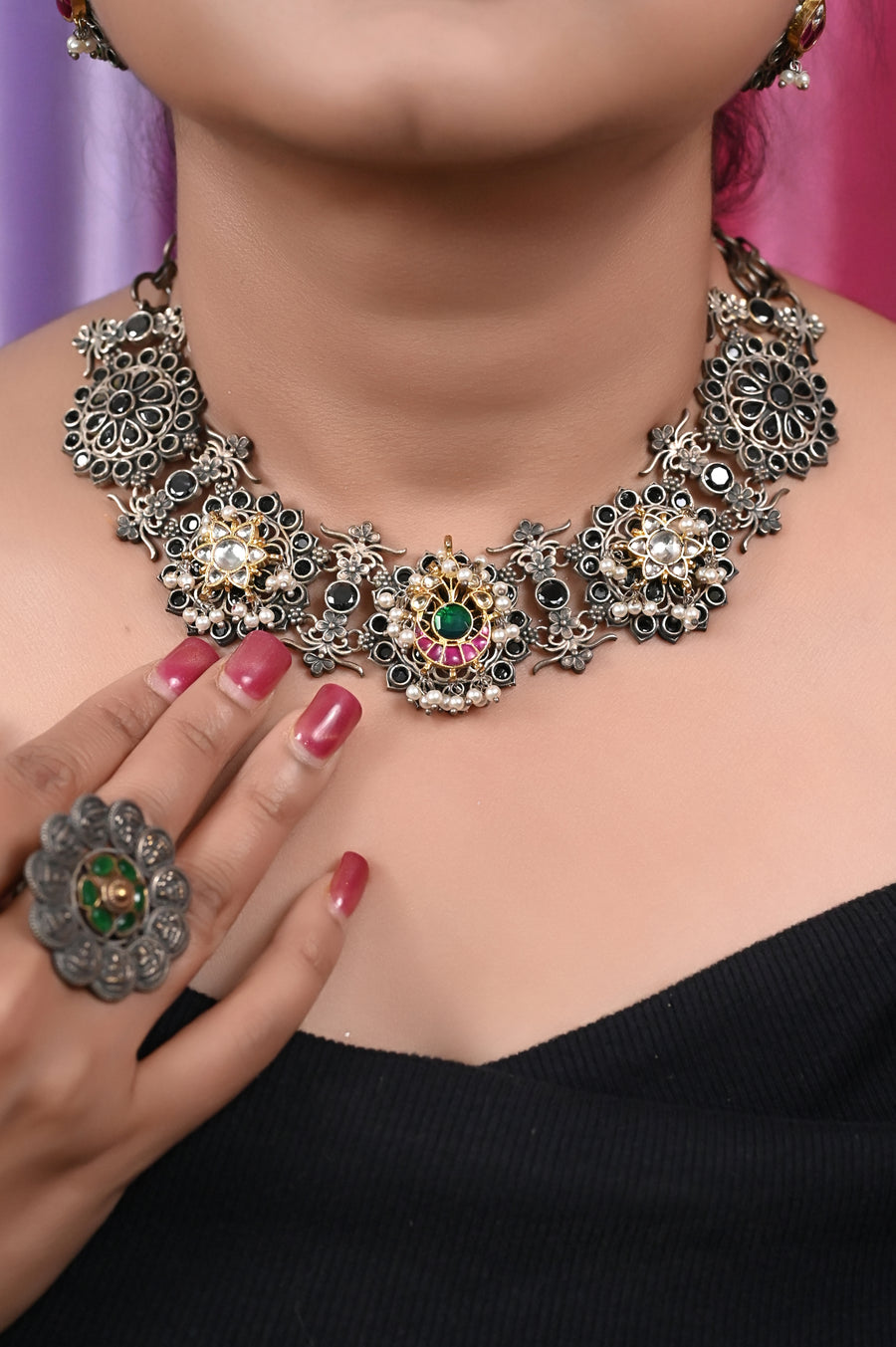 Silver Choker Necklace Set with Ahmedabadi Pachi Kundan Work and Monalisa Stone