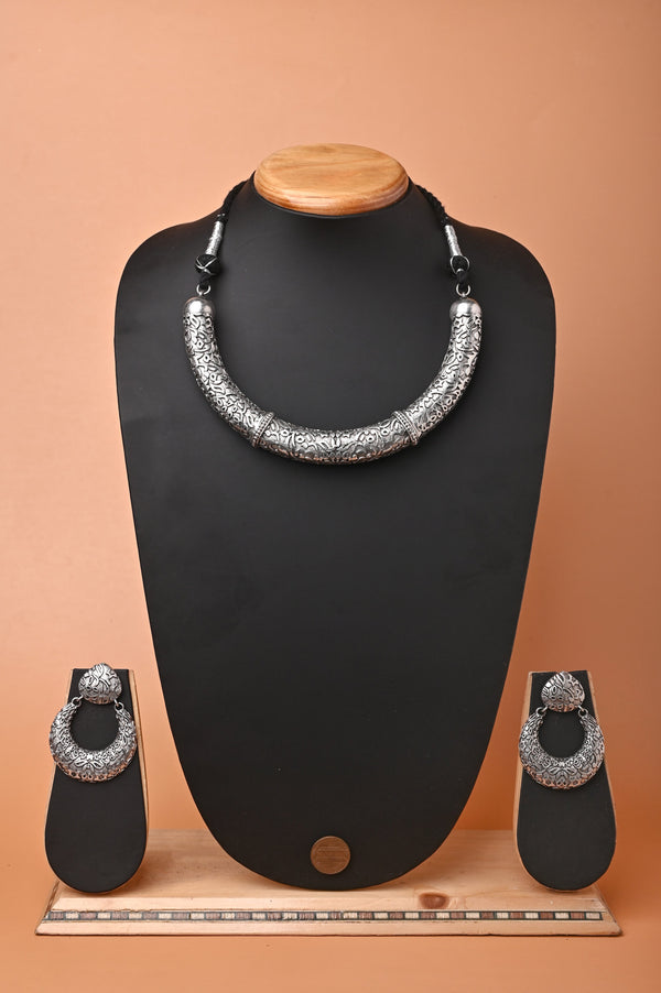 Silver Metal Boho Style Hansuli Necklace Set