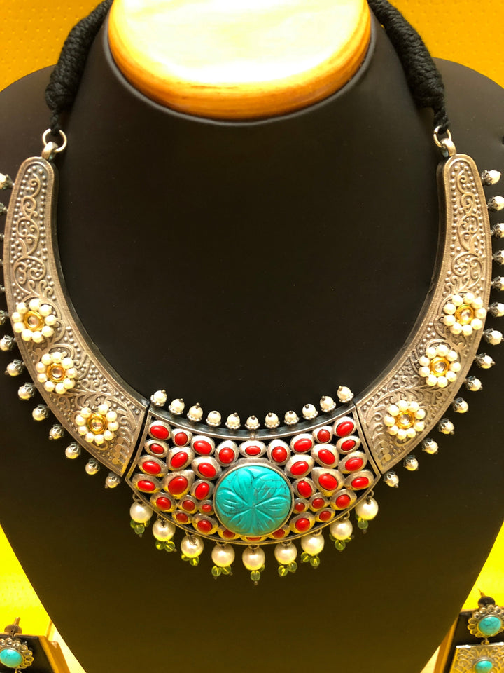 Antique Golden metal Boho Choker Necklace with Monalisa Cut Stone and Kundan Work