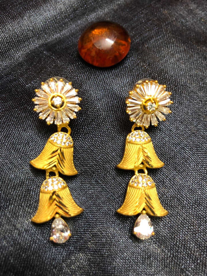 Floral Multipendant Golden Necklace Set
