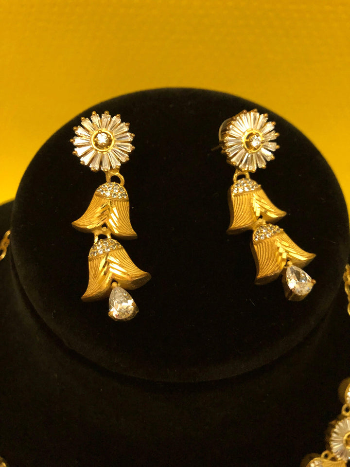 Floral Multipendant Golden Necklace Set